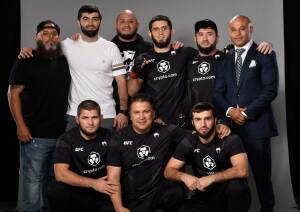 Conor McGregor consiglia Vulkanovski su Islam Makhachev Machachev crew ph. facebook@Machachev