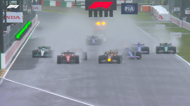 GP Giappone 2022: Max Verstappen vince sotto il diluvio Partenza GP Giappone 2022 (photo by twitter @F1)
