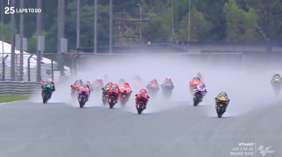 GP Thailandia 2022: vince Miguel Oliveira davanti a Miller Partenza GP Thailandia 2022 Ph. Twitter @MotoGP