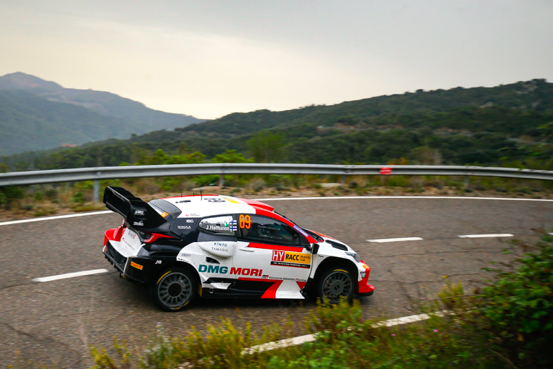 Rally Spagna 2022 Day-1: Ogier guida la doppietta Toyota Rovanpera in ps1 nel rally di spagna (photo by wrc.com)