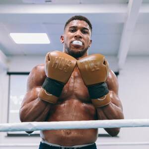 Anthony Joshua: le distrazioni complicano la carriera Anthony Joshua ph. facebook@Anthony Joshua