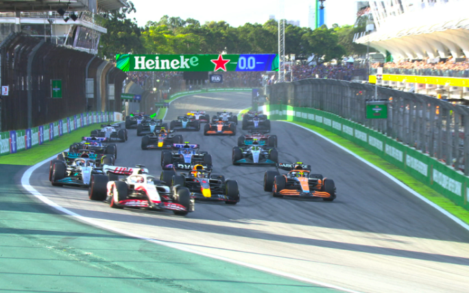 George Russell vince la Sprint Race del GP del Brasile 2022 Partenza sprint race gp brasile 2022 (photo by @f1 twitter)