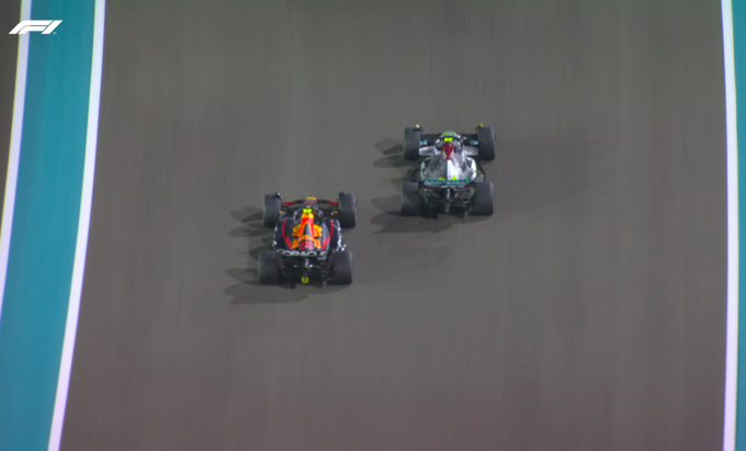 Sorpasso Perez su Hamilton - Abu Dhabi (photo by Twitter @F1)
