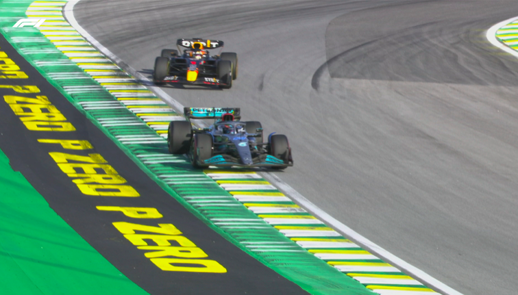 George Russell vince la Sprint Race del GP del Brasile 2022 Sorpasso di russell su verstappen (photo by @f1 twitter)