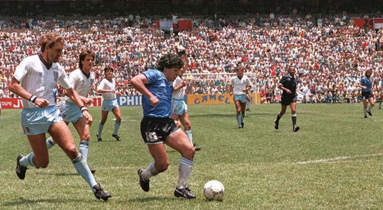 Maradona segna forse il gol più bello della storia del calcio ai Mondiali 1986