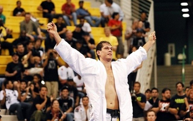 Roger Gracie con il Kimono. Uno dei più grandi artisti del BJJ