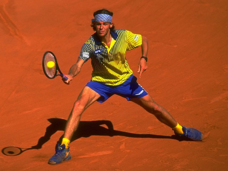 Gustavo Kuerten in azione sulla terra rossa