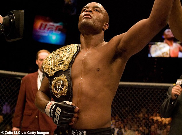Anderson Silva con la cintura UFC dei pesi medi