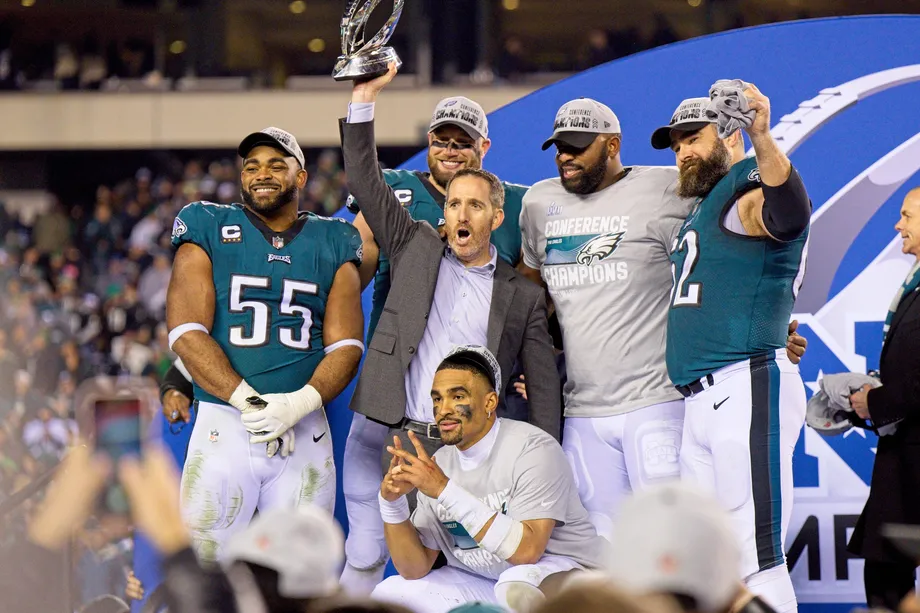 Gli Eagles esultano dopo aver vinto l'NFC Championship Game (Crediti: Andy Lewis/Icon Sportswire via Getty Images)