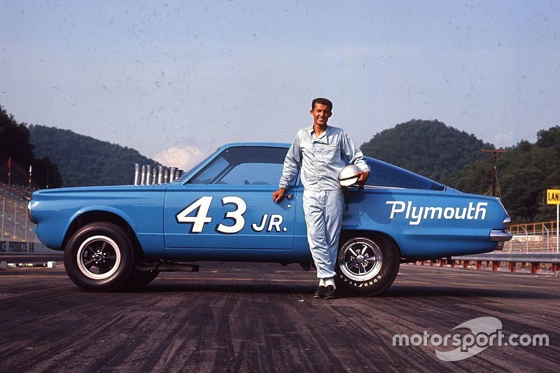 Richard Petty da giovane con la sua vettura