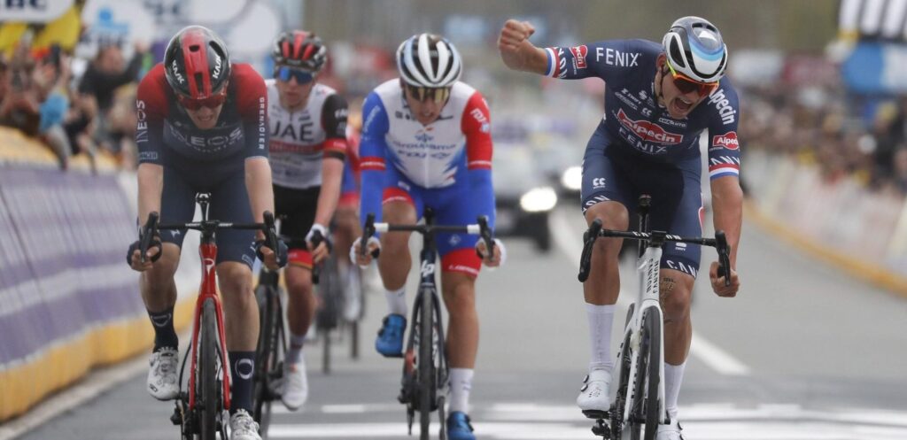 Mathieu Van Der Poel conquista il Giro delle Fiandre 2022 (Crediti: WielerFlits)