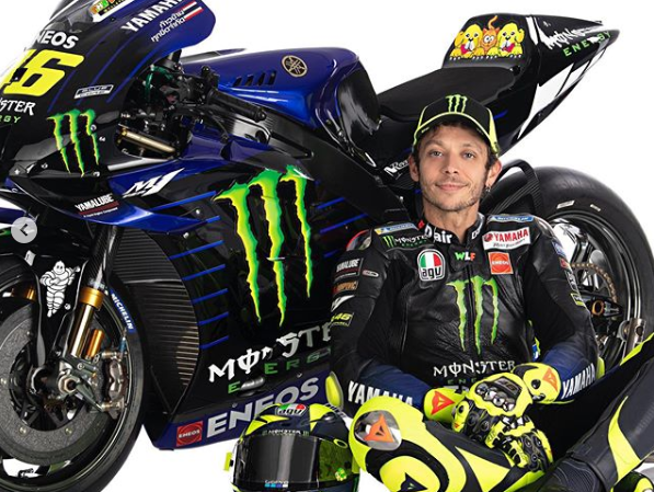 Valentino Rossi con la sua Yamaha M1