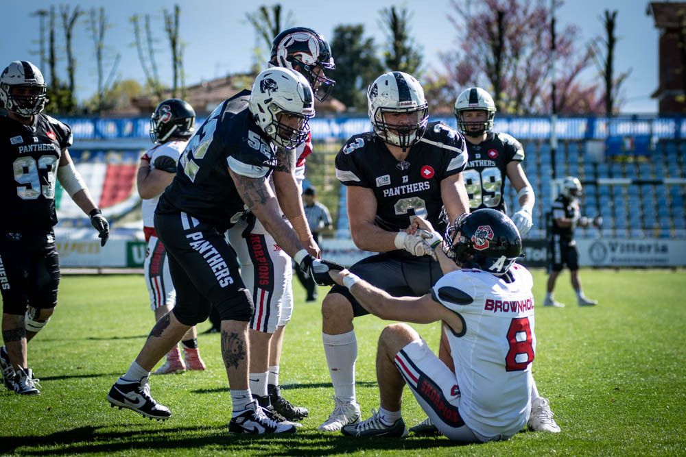 Guelfi e Rhinos imbattuti, prima vittoria in IFL per i Frogs Guelfi e Rhinos imbattuti, prima vittoria in IFL per i Frogs