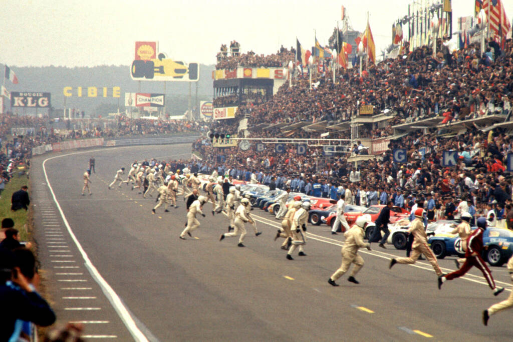 24 Ore di Le Mans - i 10 momenti migliori della storia La partenza della 24h di Le Mans 1969 (photo by Members Only Magazine)