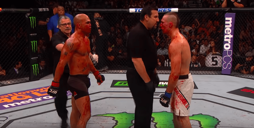 Robbie Lawler: il lottatore più spietato della UFC si ritira La storica scena in cui i due si guardano minacciosamente al termine della quarta ripresa