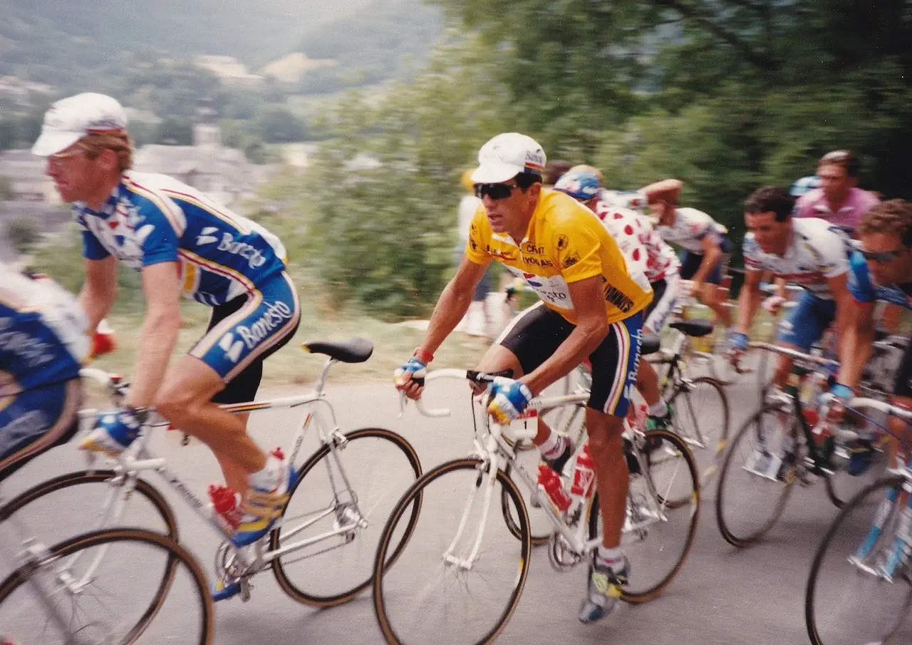 Miguel Indurain in maglia gialla