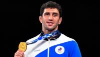 Zaurbek Sidakov lascia la lotta olimpica per le MMA