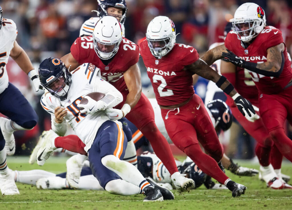 Caleb Williams sta lottando contro i Chicago Bears Caleb Williams sta lottando contro i Chicago Bears